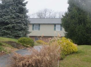 17 Ginna B Dr, Robesonia, PA 19551
