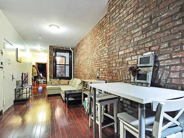 424 Amsterdam Ave #2S — Photo 1