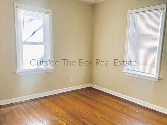 3rd image of 3728 W Hillcrest Ave