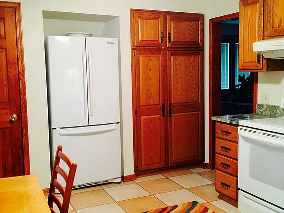 3rd image of 136 Lincoln Cir