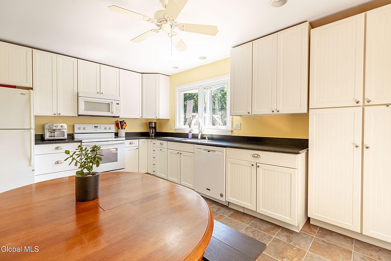 4th image of 72 Zabel Hill Road