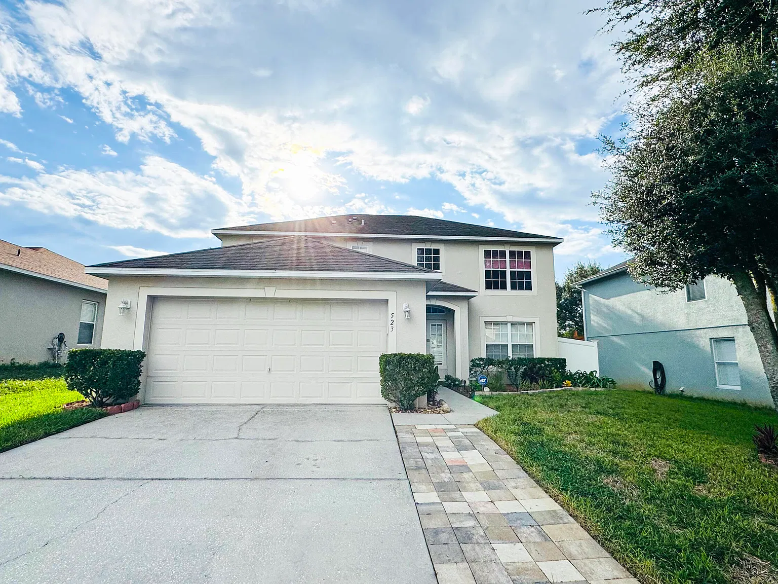4 bed, 2.5 bath, 2200 sqft, $2,300 — Photo 3
