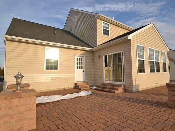 3rd image of 10 Tennyson Ct
