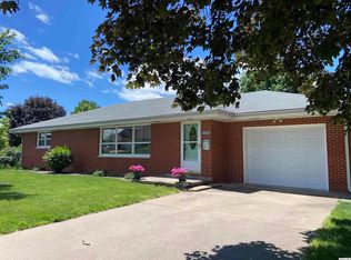 1018 S Spring St, Palmyra, MO 63461