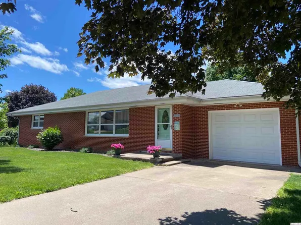 1018 S Spring St, Palmyra, MO 63461