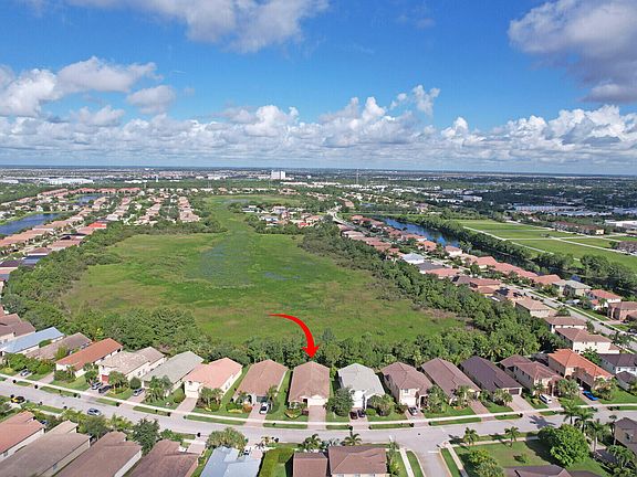3rd image of 2302 SW Newport Isles Boulevard