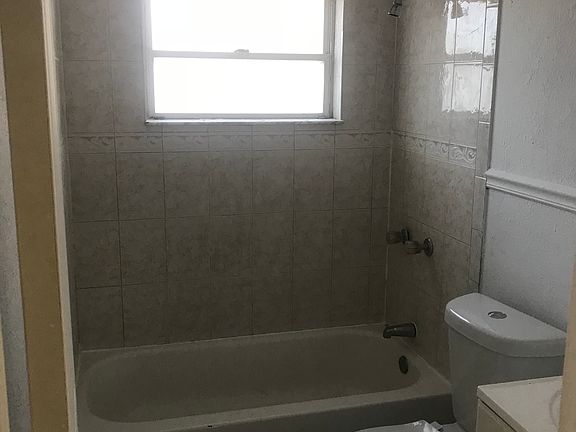 5th image of 423 N Observatory Dr