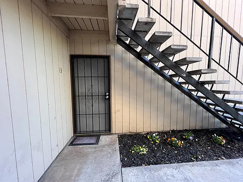 328 Northbank Ct #13 Photo 1