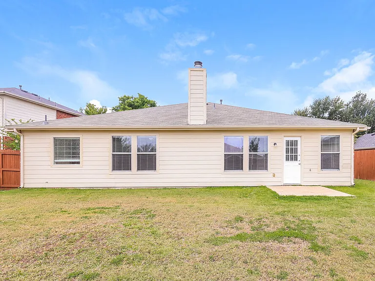 2114 Rose May Dr — Photo 16