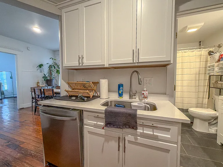 246 Nicoll St #1R — Photo 13