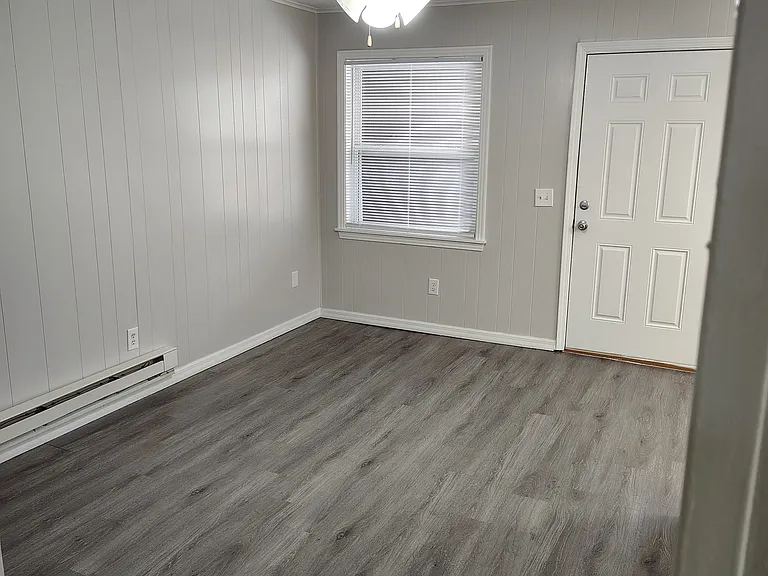 1002 W Hughes St #7 — Photo 4