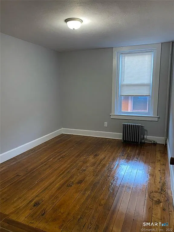 4 bed, 1.0 bath, 1000 sqft, $1,500 — Photo 3