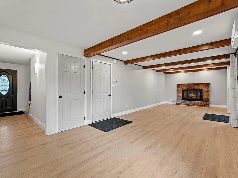 Evard Rd — Photo 15