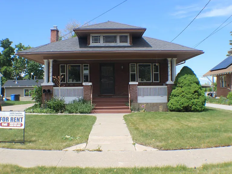 227 N 400 E — Photo 1
