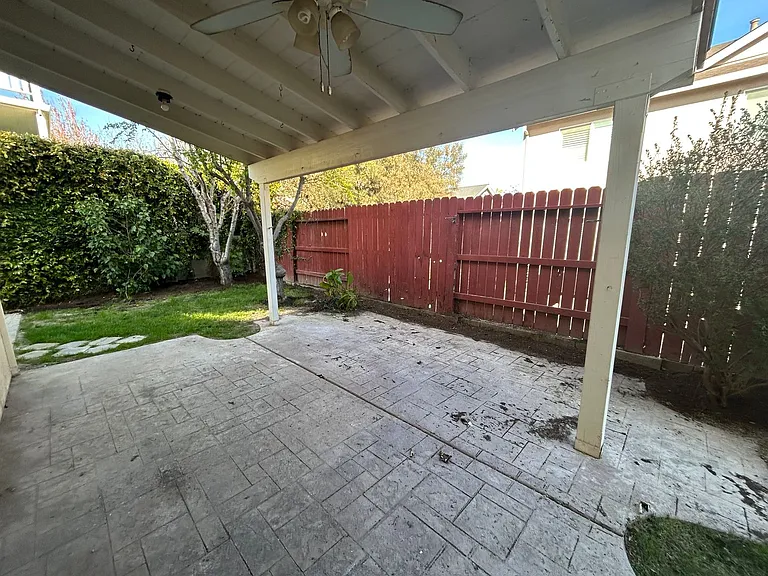 212 Riverbend Ln — Photo 37