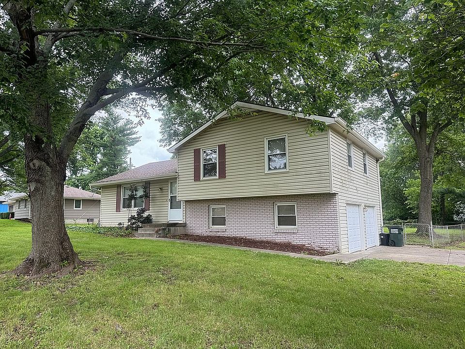 2nd image of 19400 Metcalf Ave