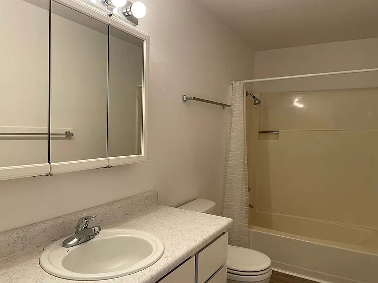 581 N Wexford Cir — Photo 22
