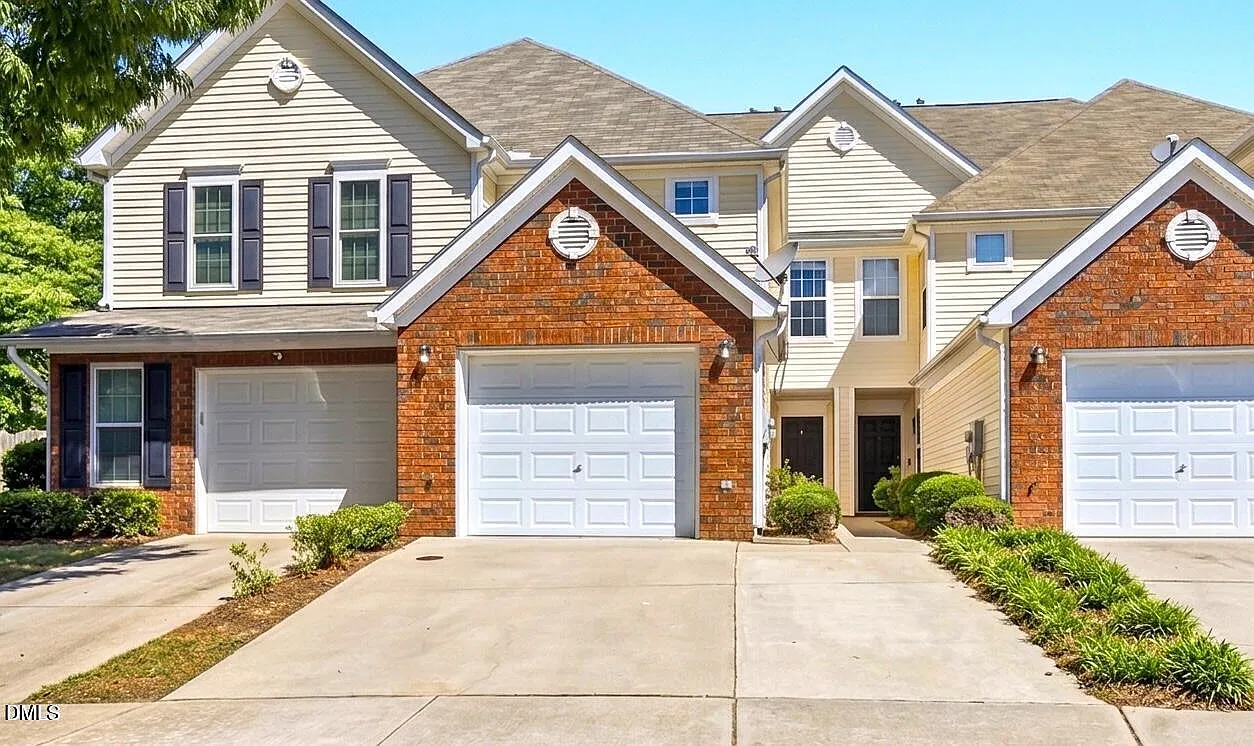 3 bed, 2.5 bath, 1598 sqft, $1,750 — Photo 1