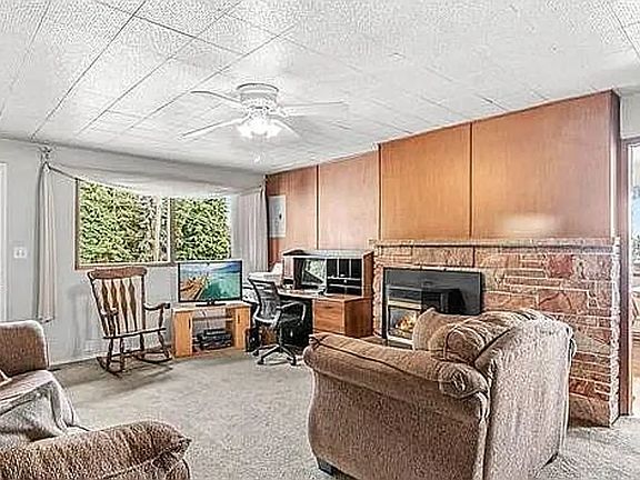 5th image of 16210 Larch Way