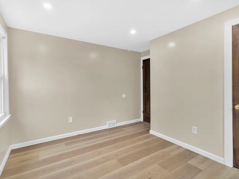 142 Stevenson Blvd — Photo 21