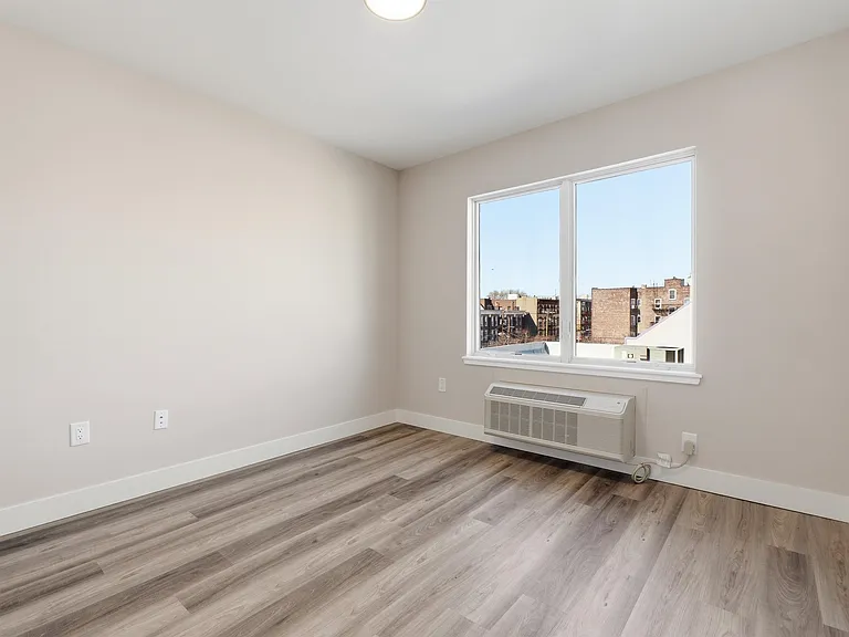 304 61st St #2C — Photo 9