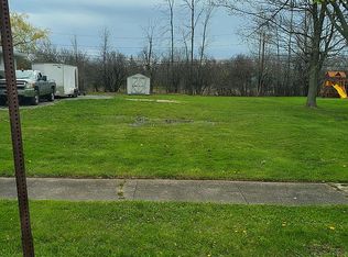 511 Homecrest Dr, Amherst, NY 14226