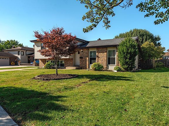 3rd image of 100 S Mill Meadow Ln