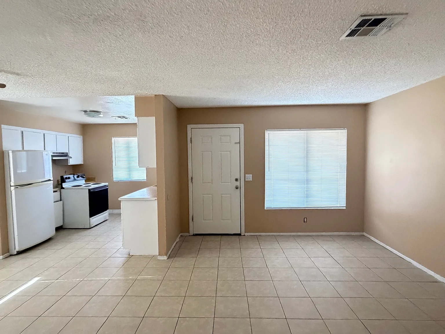 2 bed, 872 sqft, $1,050 — Photo 1