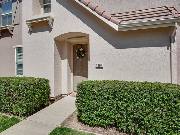 2nd image of 1604 Esplande Cir