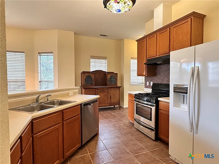 2050 Lisa Ln — Photo 6