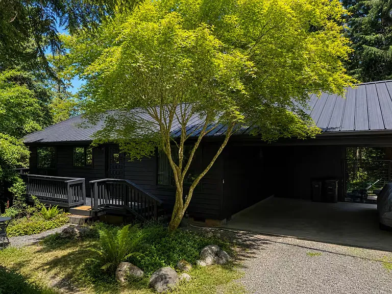 8200 Hansen Rd NE — Photo 2