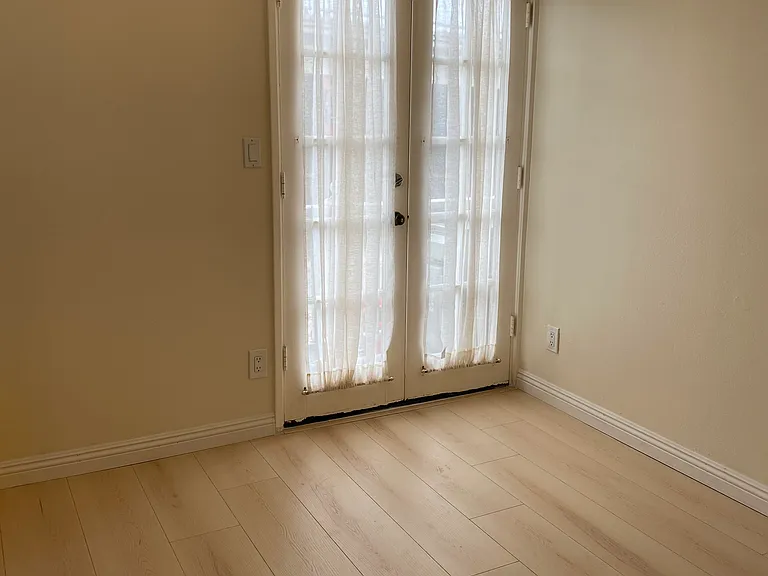 2471 Sawtelle Blvd #201 — Photo 2