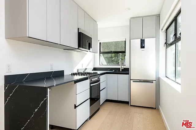 1325 Cabrillo Ave #12 — Photo 9