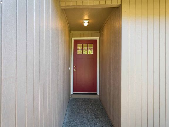 4th image of 1276 SE Duke Dr