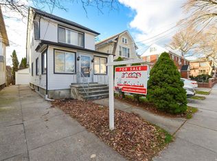 4214 194th St, Flushing, NY 11358