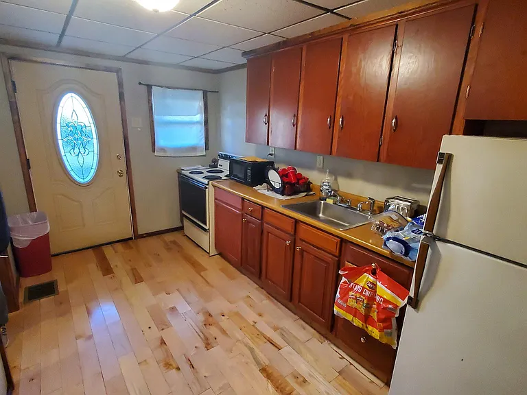 213 Spring St #1 — Photo 4