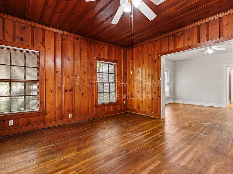 609 E Walker St — Photo 14