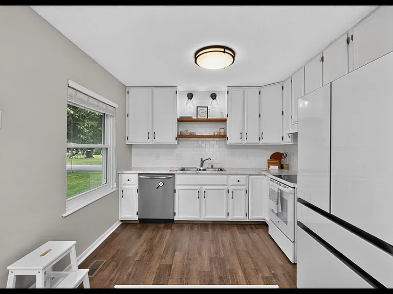 1410 NW Pebble Dr — Photo 5