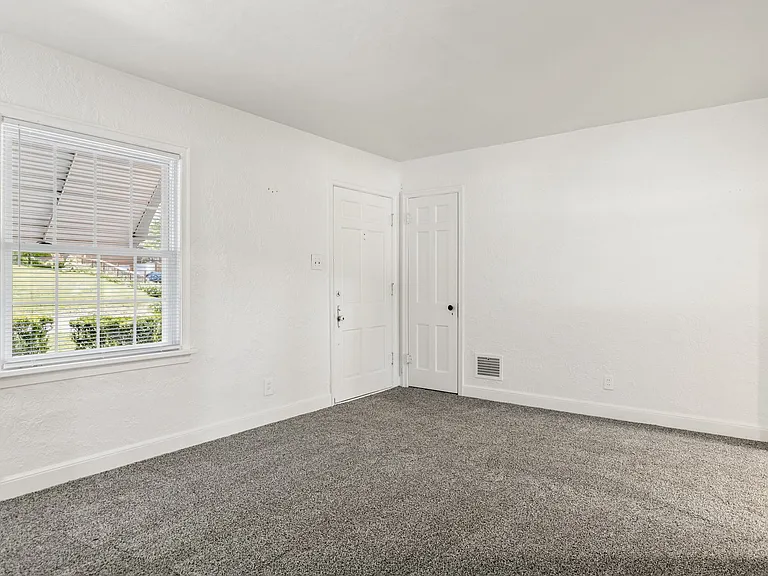 12 Spring Dr — Photo 8
