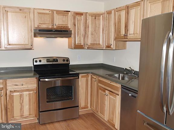 4th image of 372A North Dr