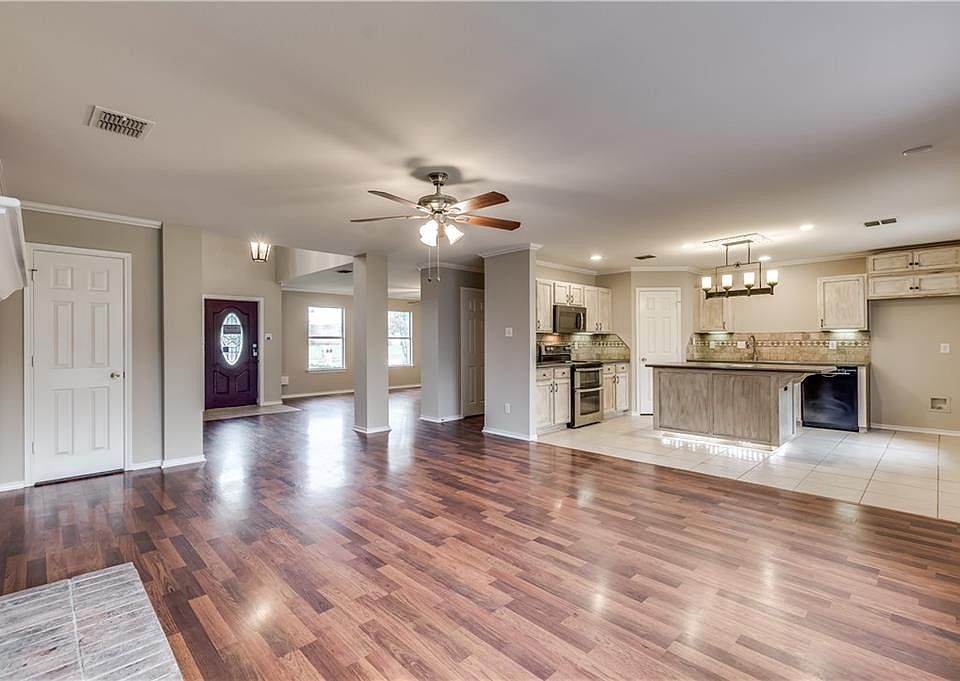 1st image of 2806 Peak Dr