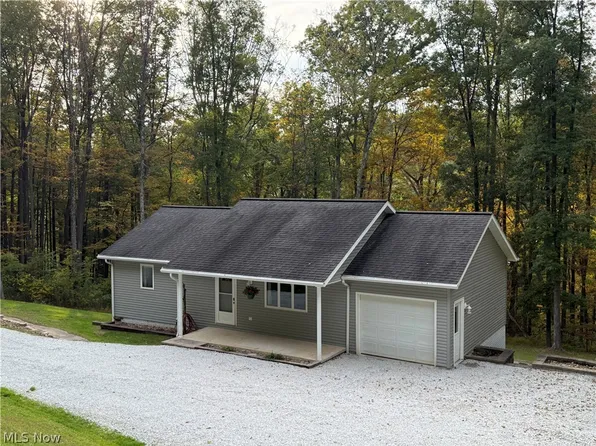 8020 Arbon Dr, Millersburg, OH 44654