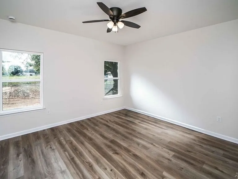 4521 Oak Forest Dr — Photo 7