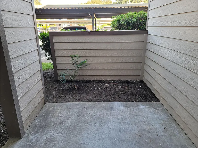 7055 N Holiday Dr — Photo 15