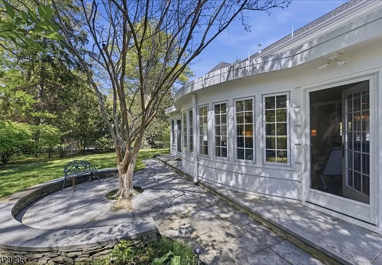 18 Tennyson Dr — Photo 16