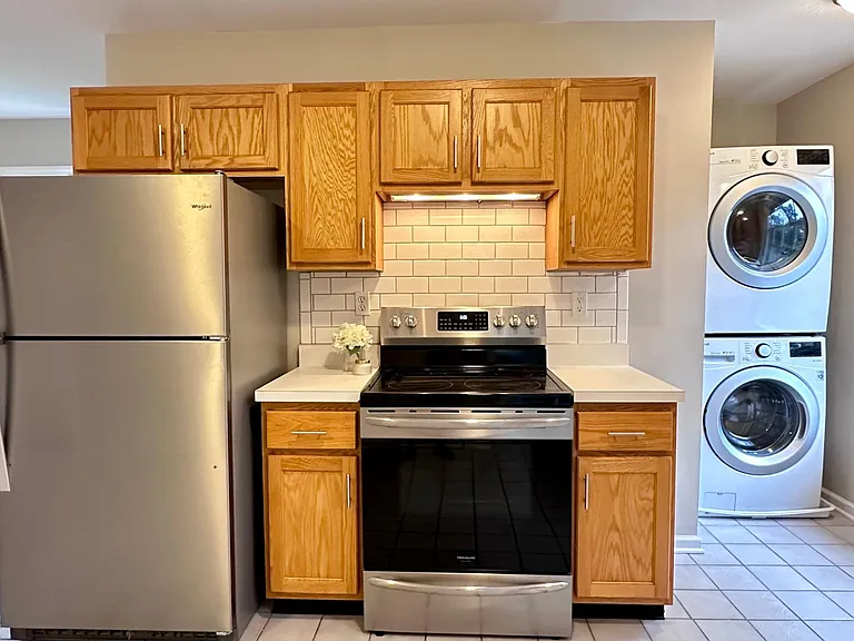 68 Lake St #2 — Photo 3