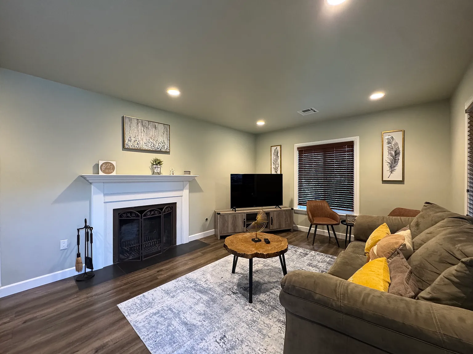 3 bed, 1836 sqft, $4,800 — Photo 3