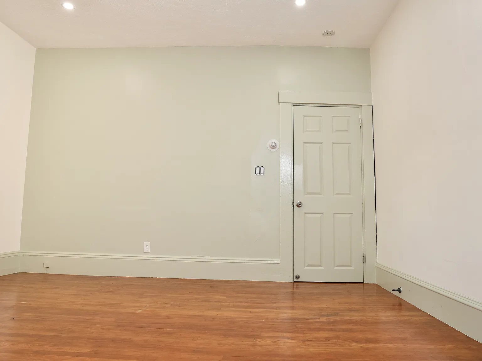 2 bed, 940 sqft, $2,800 — Photo 3