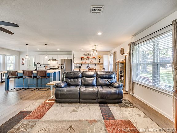 4th image of 7033 E Battenfield Dr