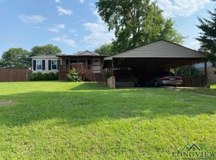 465 Omaha St, Gladewater, TX 75647